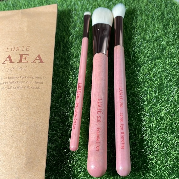 🆕 Lucie Gaea Brush set - Picture 2 of 2